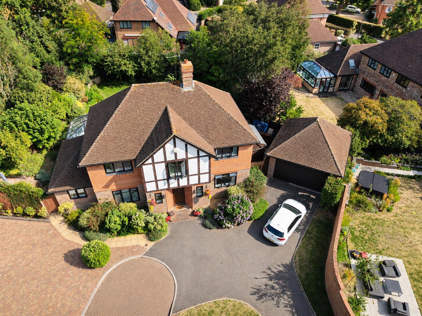 5 bed property in Wellfield Gardens, Carshalton